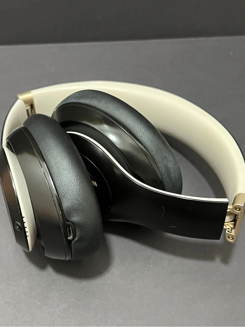 Beats Studio Pro Headphones black gold - Picture 6 of 13